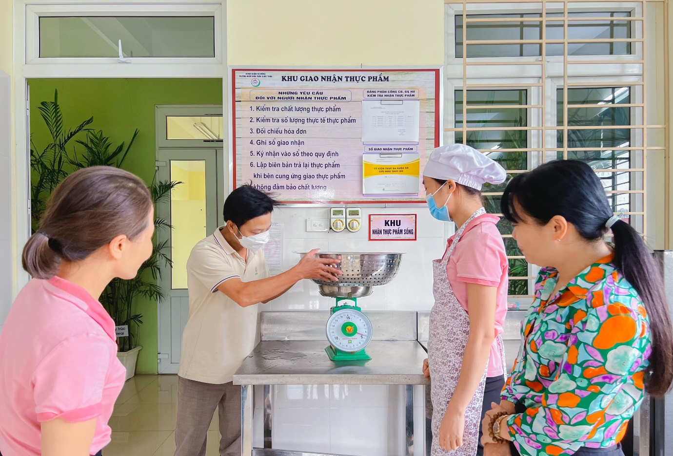 CÔNG TÁC  ĐẢM BẢO VỆ SINH AN TOÀN THỰC PHẨM TẠI BẾP ĂN BÁN TRÚ TRƯỜNG MN TRẦN QUỐC TOẢN