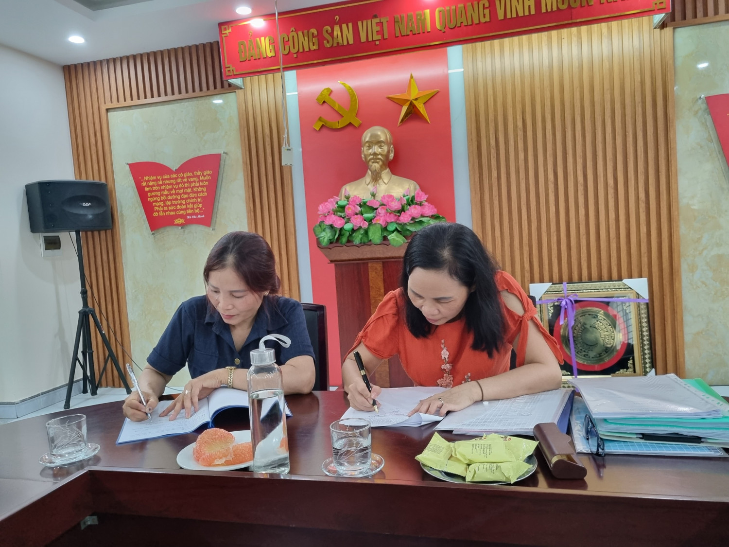 Hội nghị lựa chọn và ký kết hợp đồng đối với các trung tâm năng khiếu và các nhà cung ứng thực phẩm năm học 2023-2024