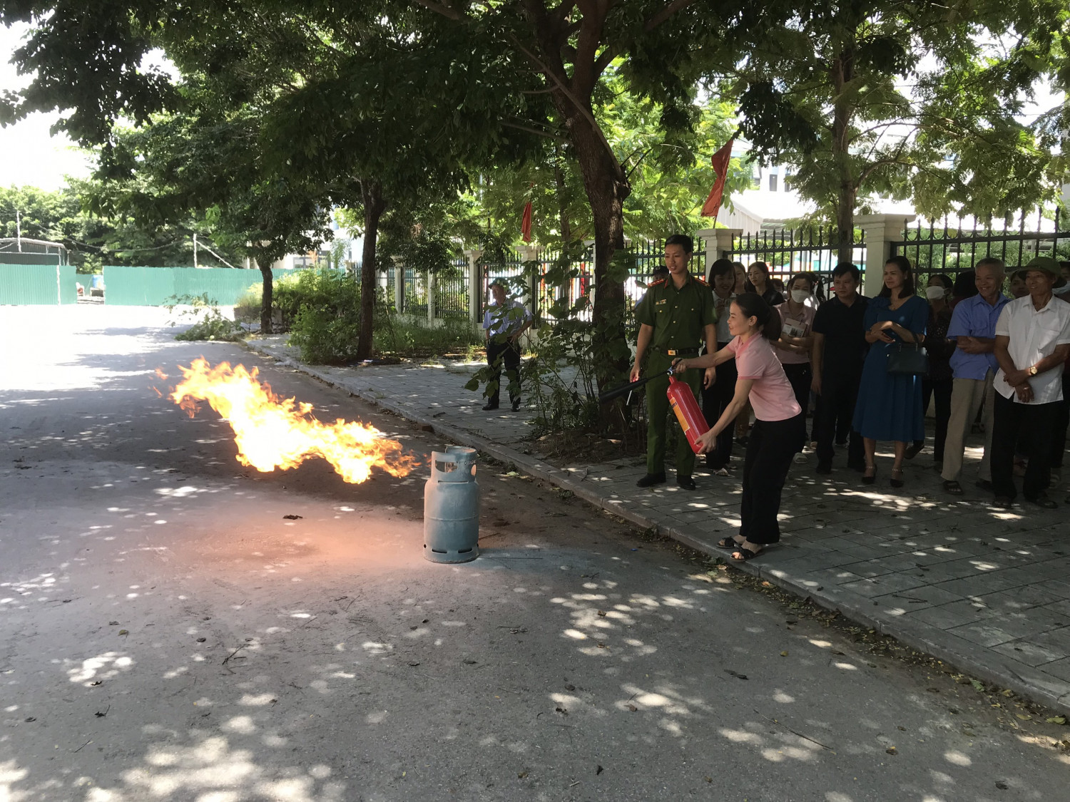 Tập huấn nghiệp vụ phòng cháy chữa cháy và cứu nạn cứu hộ năm học 2023-2024