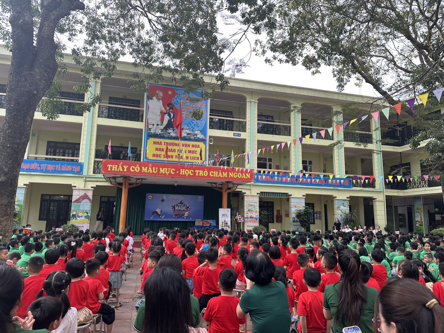 Thăm quan trường tiểu học của các bé mẫu giáo lớn 5-6 tuổi